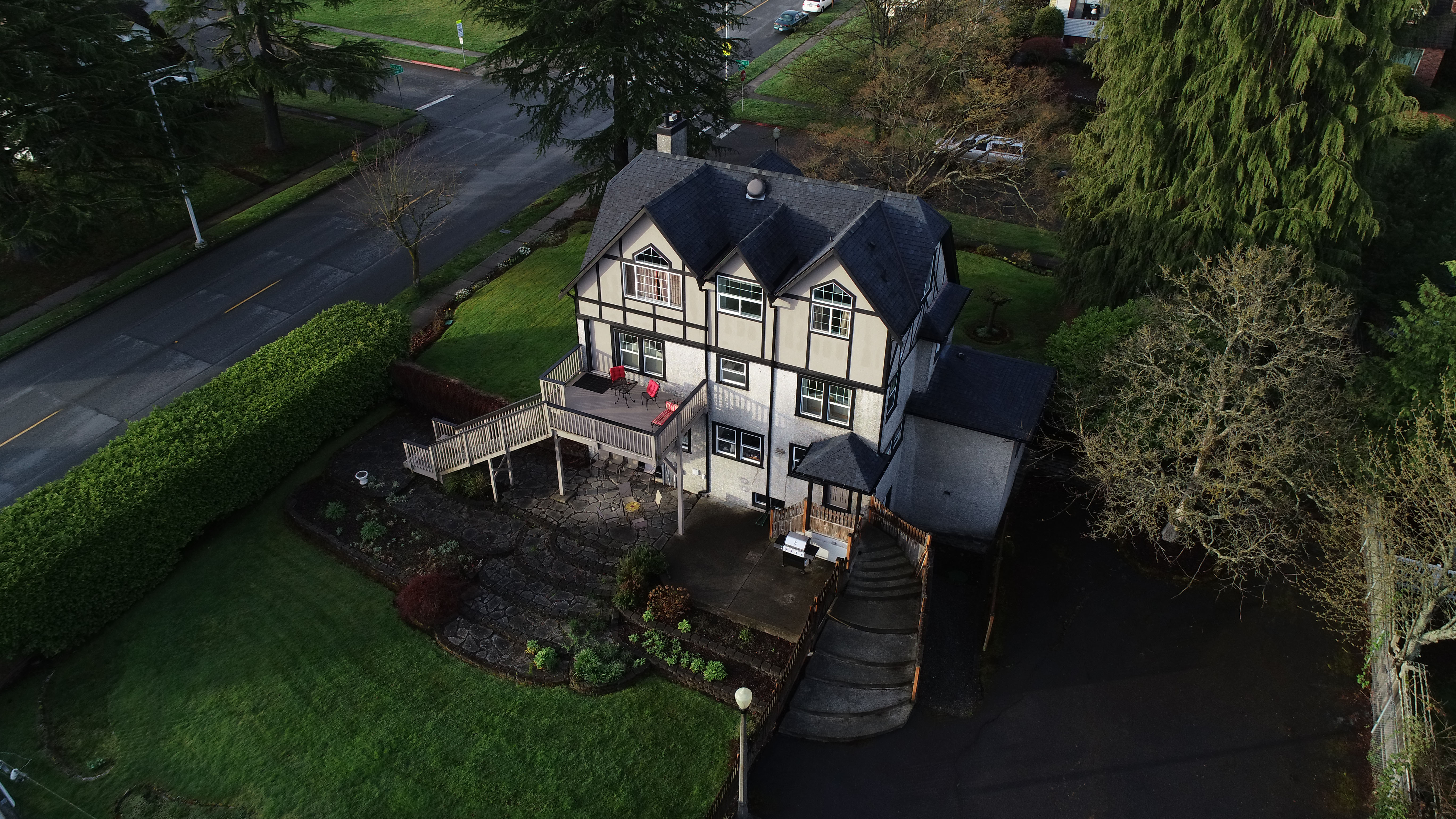 maitland-manors-beautiful-almost-100-years-old-victorian-era-building-is-your-home-away-from-home