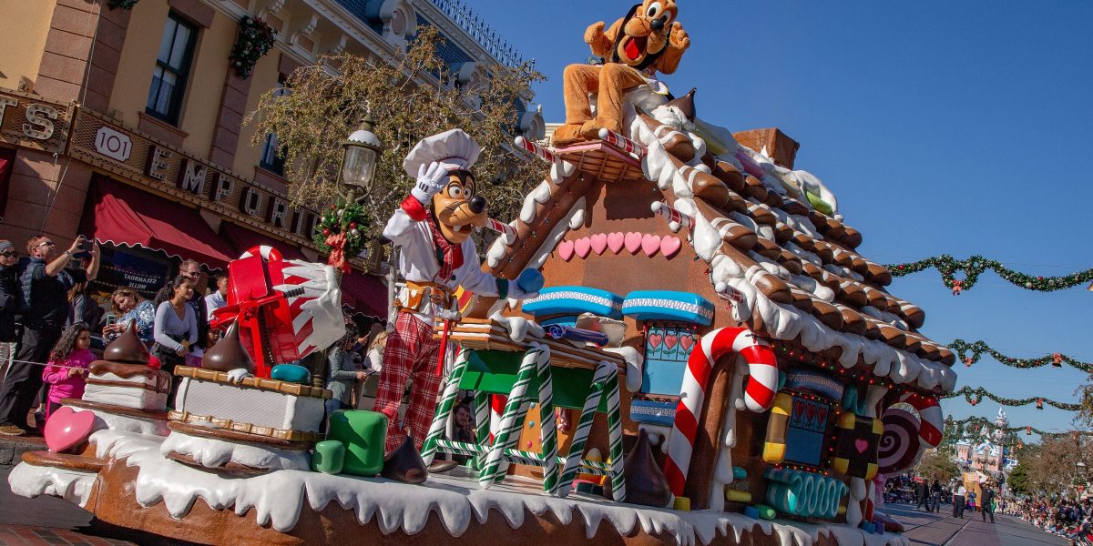 goofy and pluto on gingerbread float in disney holiday parade