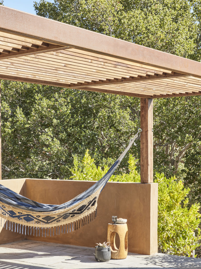rustic hammock pergola Lisa le duc 