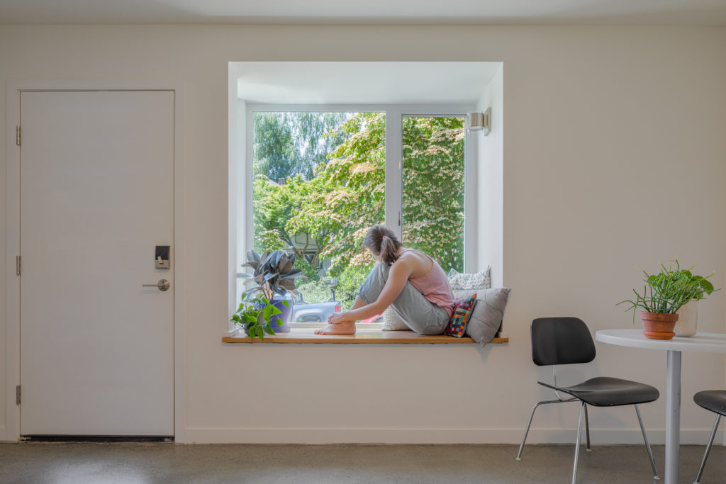 modern-minimal-cottage-seattle-best-practice-architecture-windows