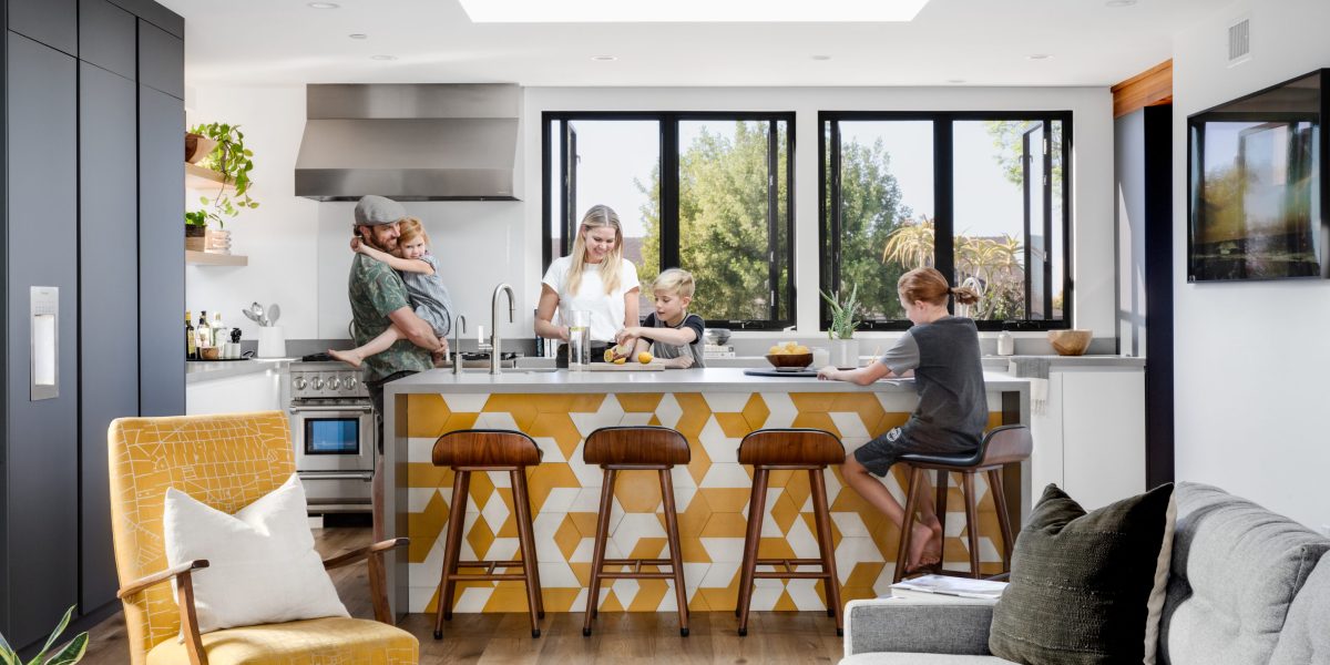 modern-family-beachhouse-laguna