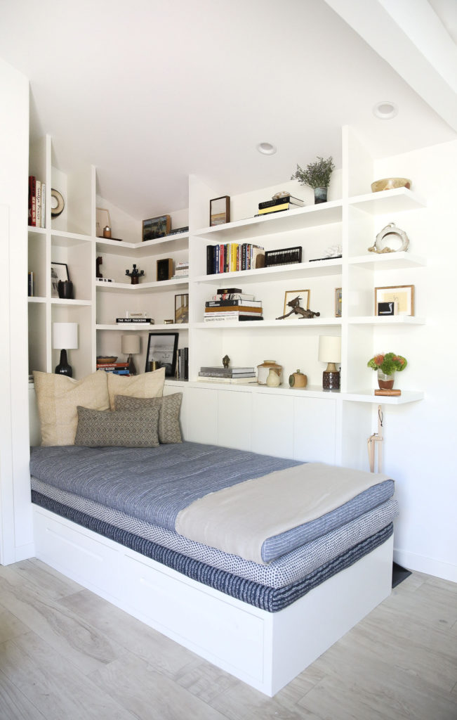 layered-mattresses-daybed-malibu-surf-shack-susan-taylor