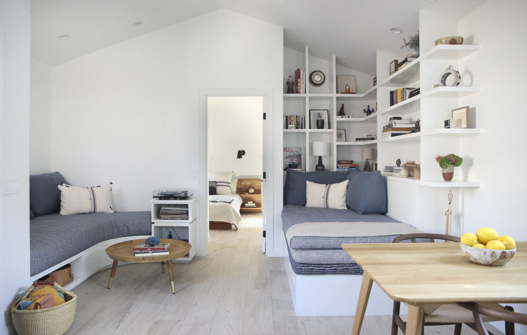 Malibu-surf-shack-built-in-daybeds