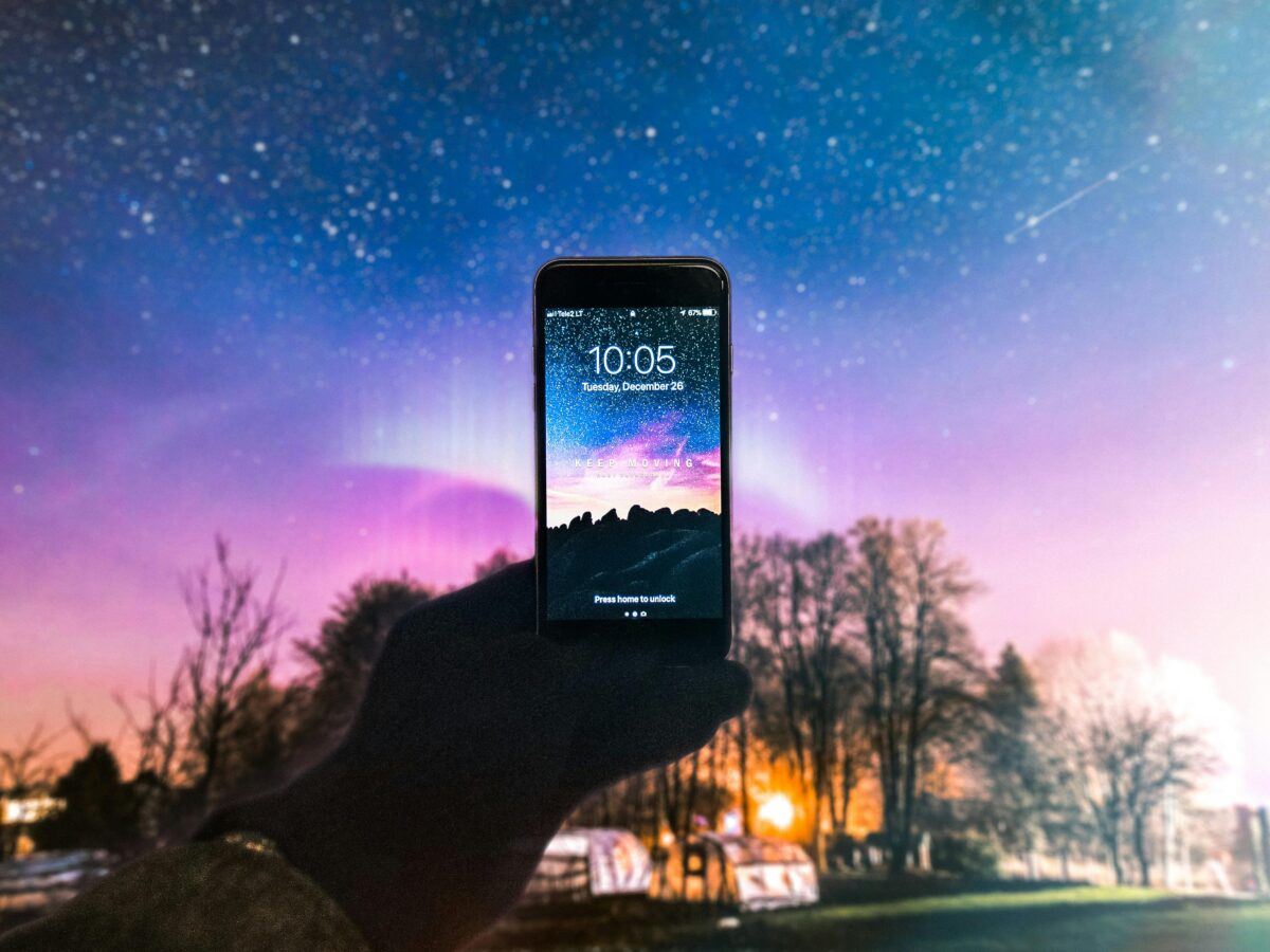 Taking a Photo of the Northern Lights with a Phone