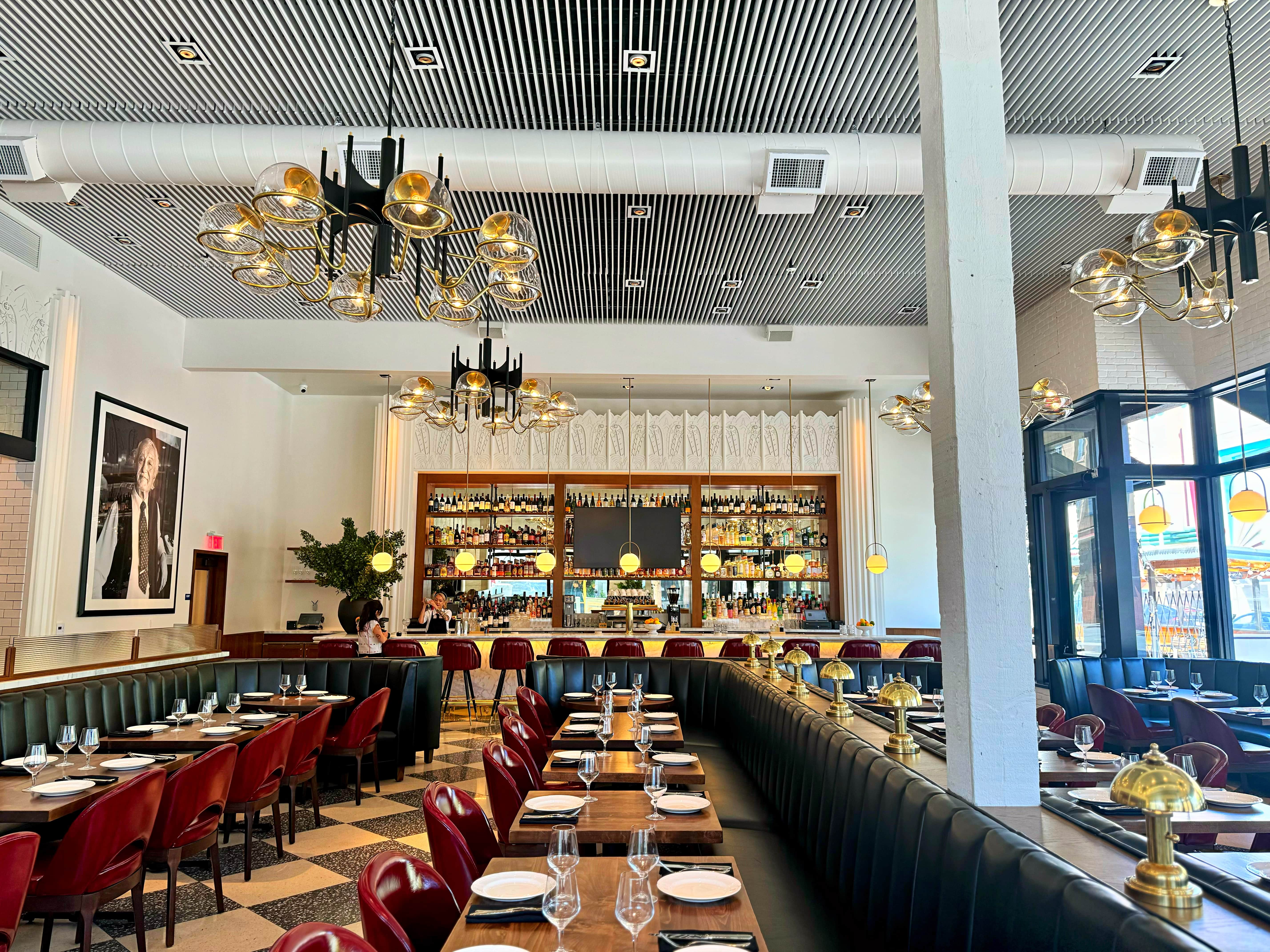 little-original-joes-marina-dining-room