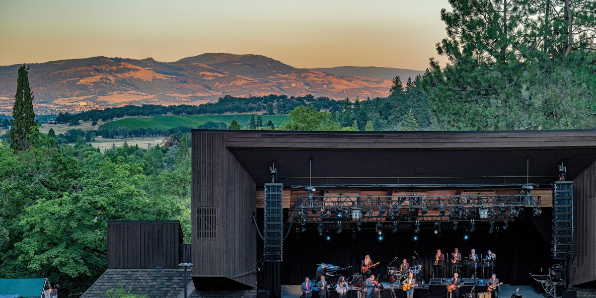 Britt Amphitheater Lyle Lovett Performance