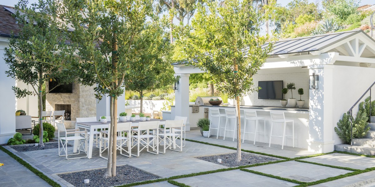 Newport Patio Outdoor Bar