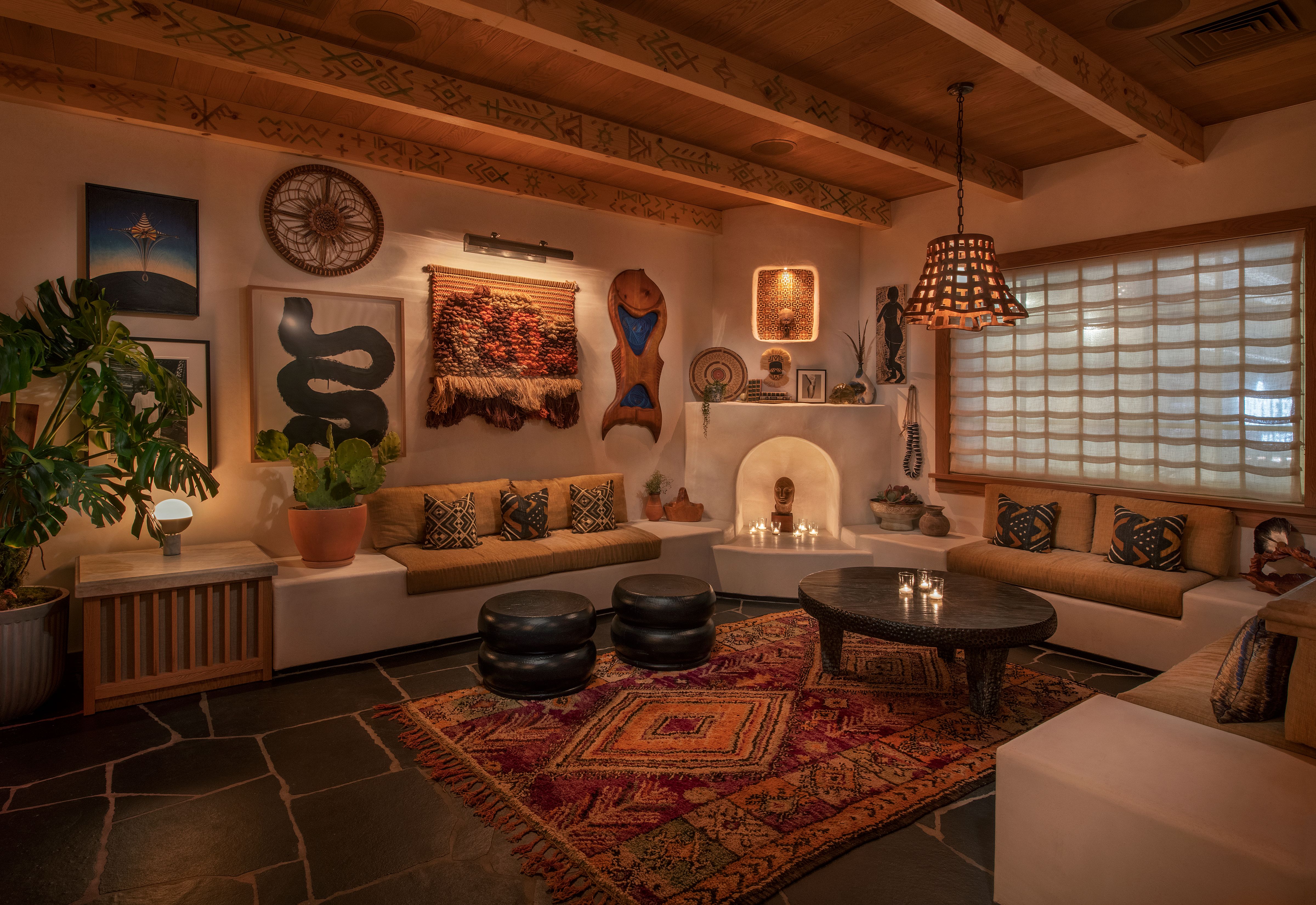 the-bungalow-long-beachs-cozy-entry