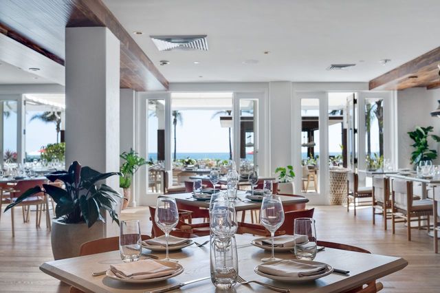 serea-indoor-dining