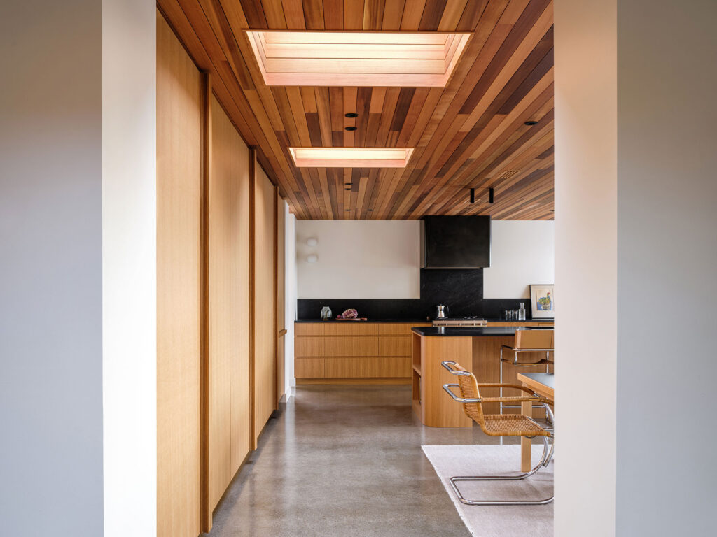 Kitchen and Dining in Portland Mid-Century House by Ment Architecture