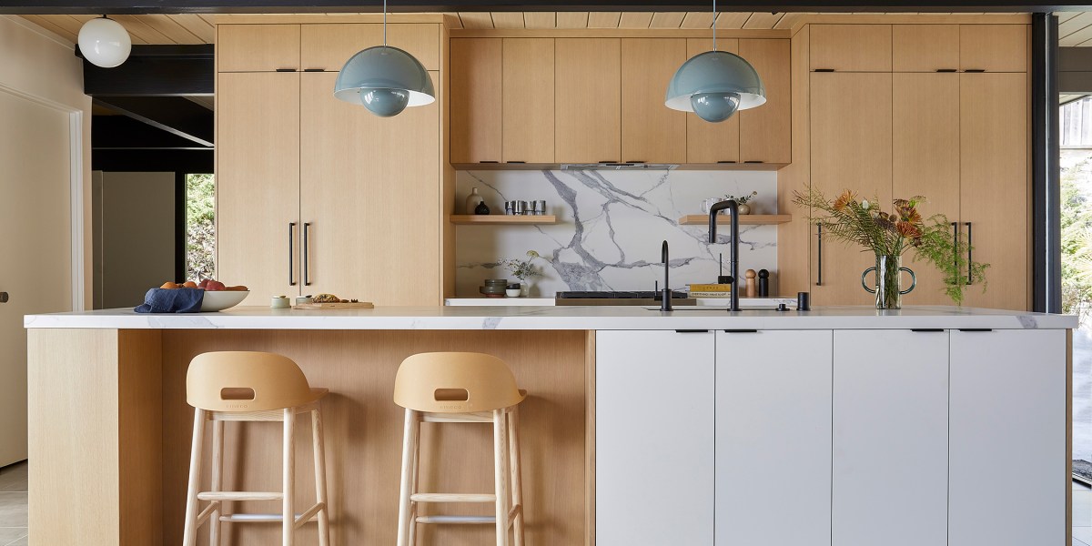 Kitchen Island in San Mateo Eichler by Cathie Hong
