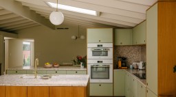 Kitchen in Mid-Century Modern House in La Canada by Arterberry Cooke