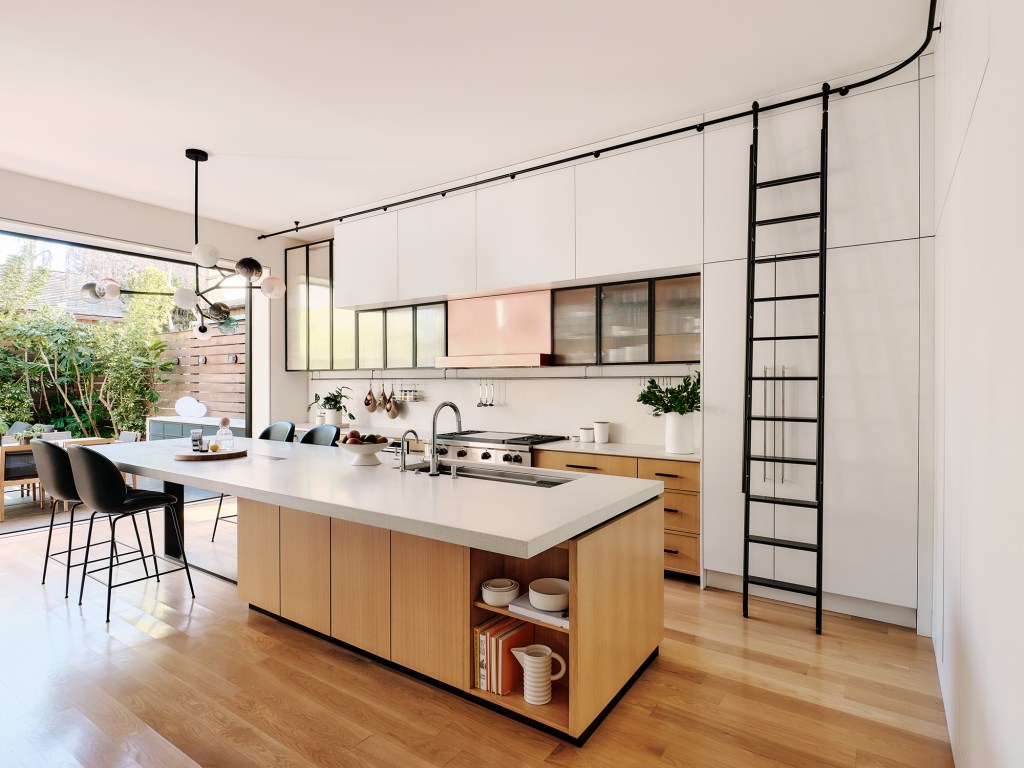 This Stunning San Francisco Townhouse Is ‘City’ in the Front and ‘Jungle’ in the Back