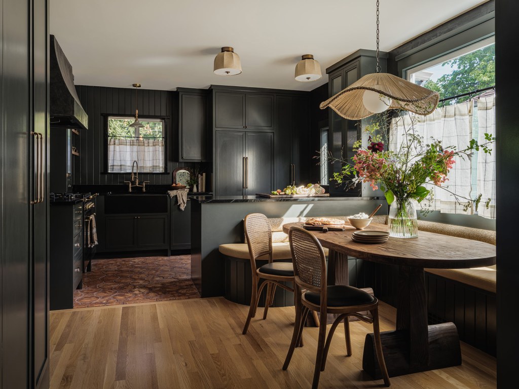 This 1905 Tacoma Craftsman Balances Tradition with Modern and Edgy Style