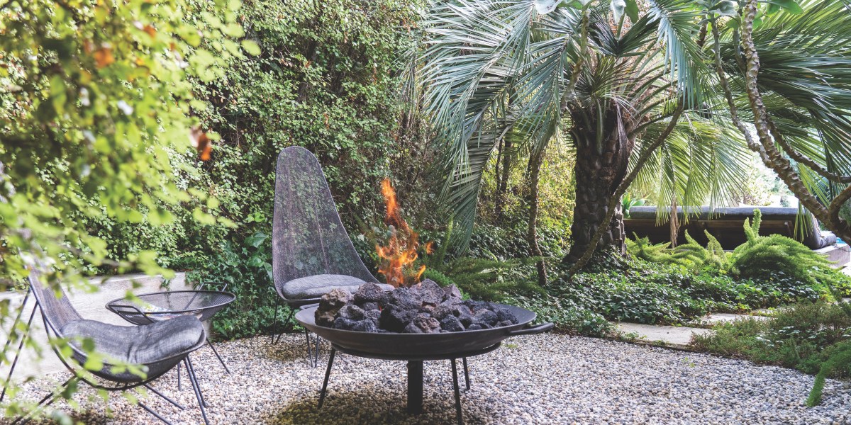 A round gravel patio, wrapped in pittosporum “Silver Sheen,” is a private nook off the master bedroom.