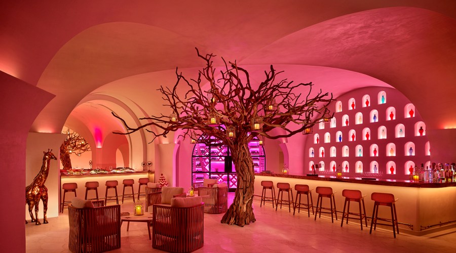 Every Visit to Cabo Should Include a Drink at This Legendary Resort