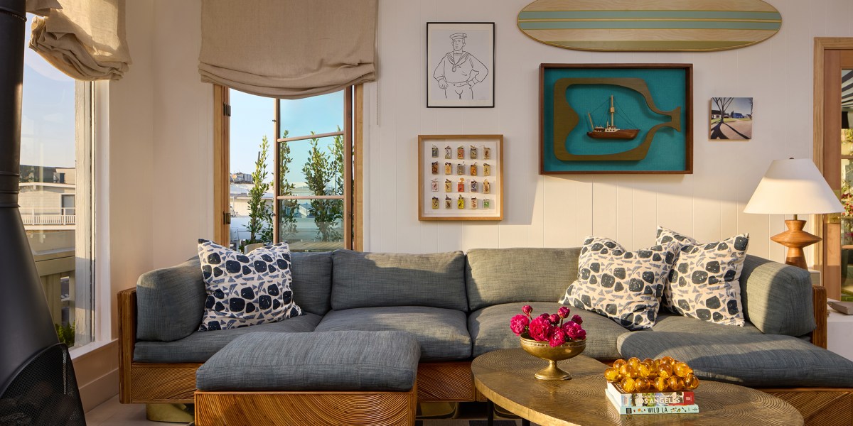 Living Room in Manhattan Beach Bungalow by Maestri Studio