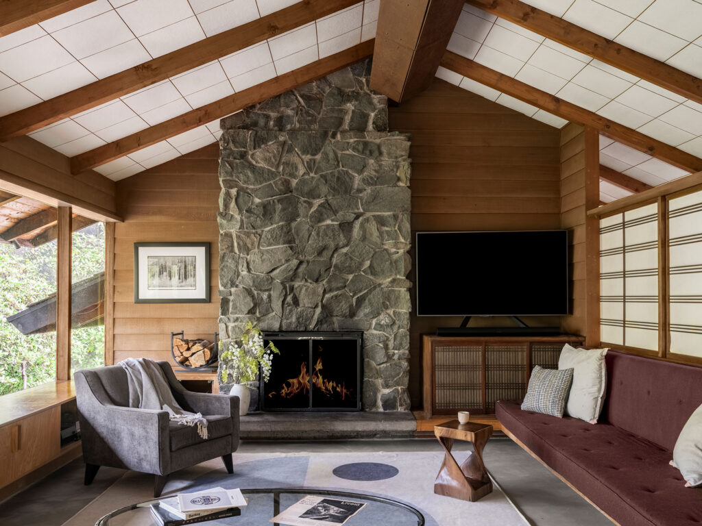 Living Room in Seattle Mid-Century House by KP Spaces