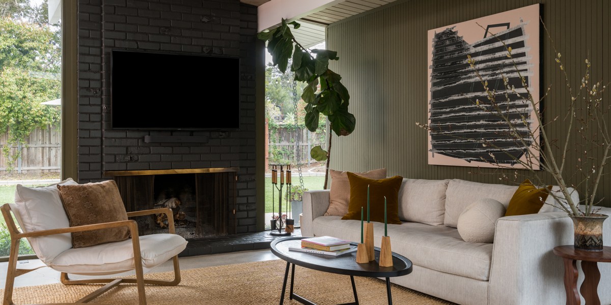 Living Room in Thousand Oaks Eichler by Sophia deDomenico Et Sal Interiors