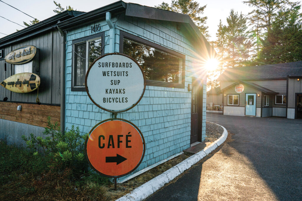 Loge Westport Signage