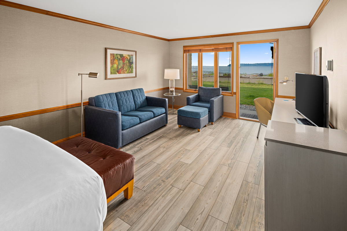 water-veiw-patio-king-room