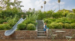 Lu - La Studios Slide