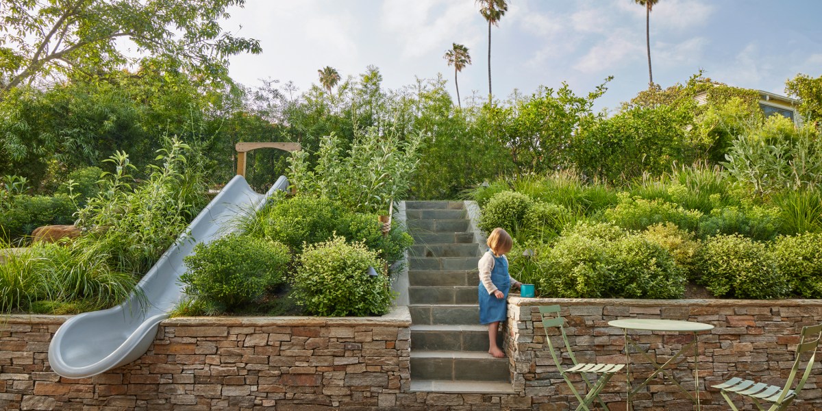 Lu - La Studios Slide