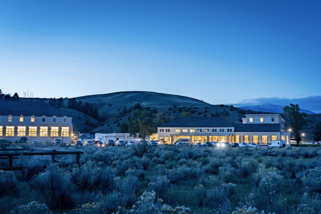 Mammoth Hot Springs Hotel