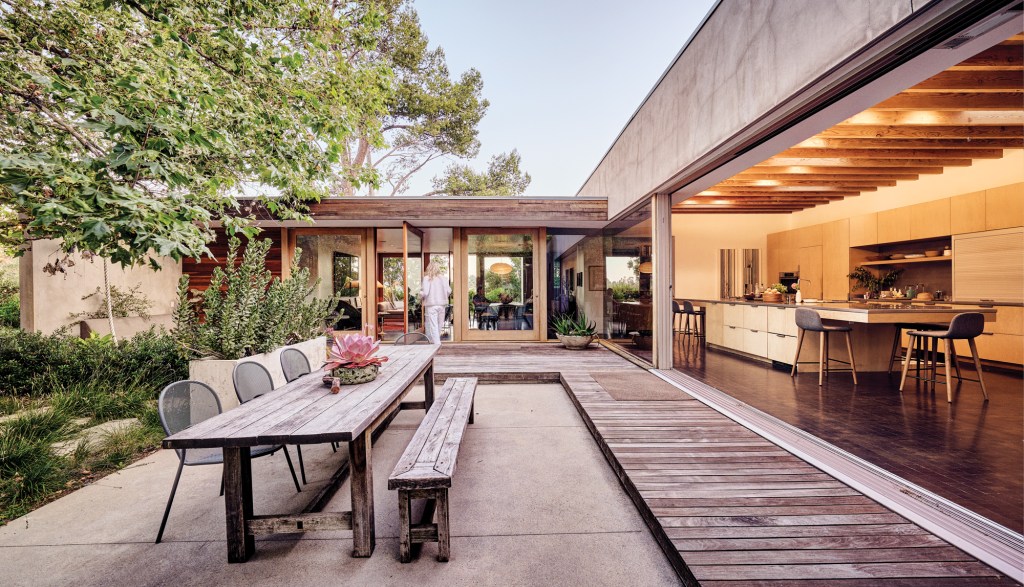 Every Room Gets Its Own Garden in This Classic California Indoor-Outdoor House