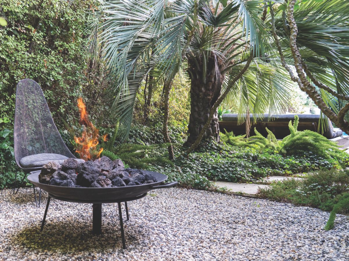 A round gravel patio, wrapped in pittosporum “Silver Sheen,” is a private nook off the master bedroom.
