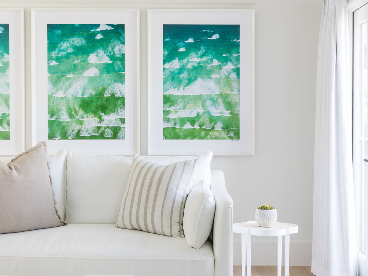 living-room-white-sofa-pale-rug