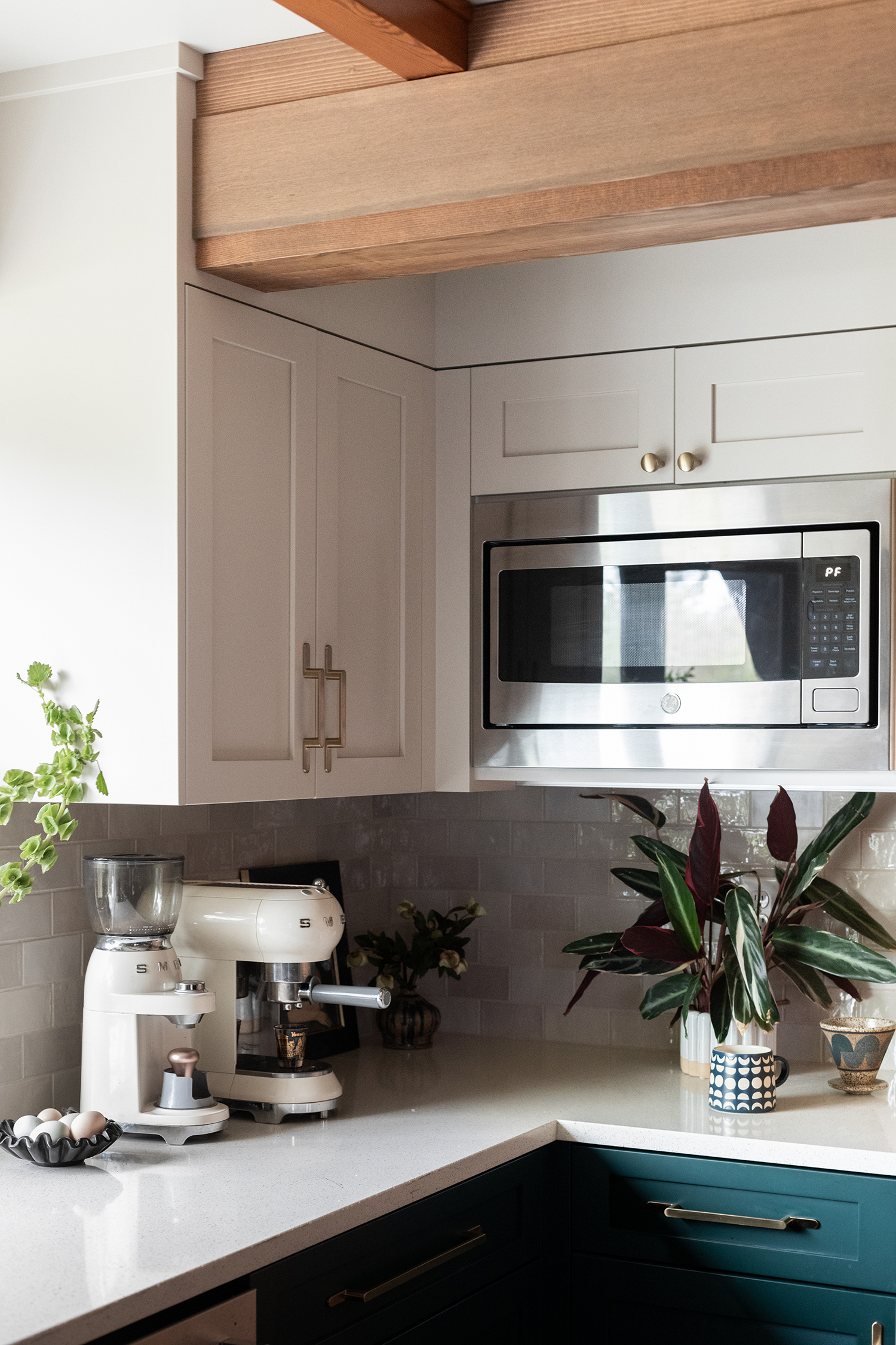 Microwave in Vashion Island Kitchen by Waldron Designs