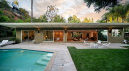 Mid Century Backyard by Hollis Jordyn Design