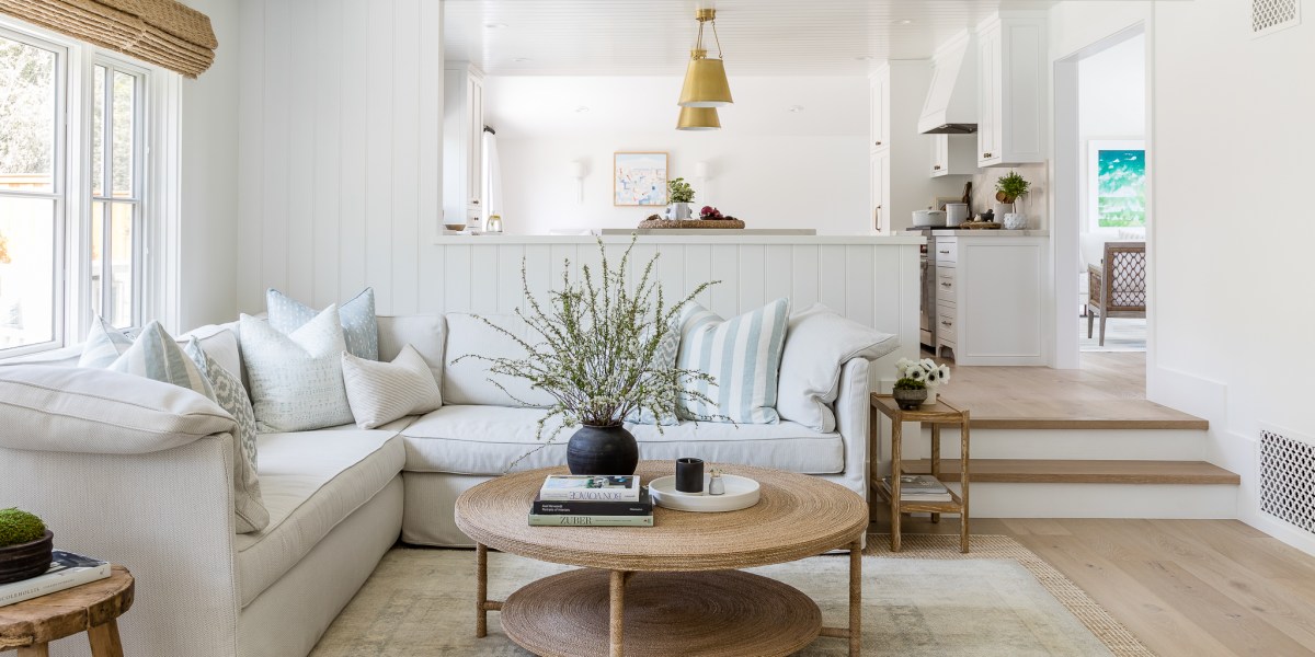 coastal-farmhouse-family-room
