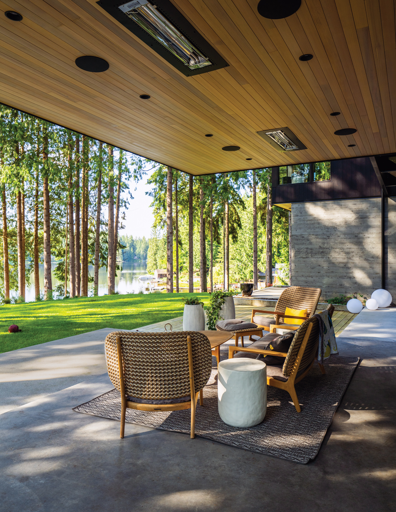 Minecraft House Outdoor Space (0423)