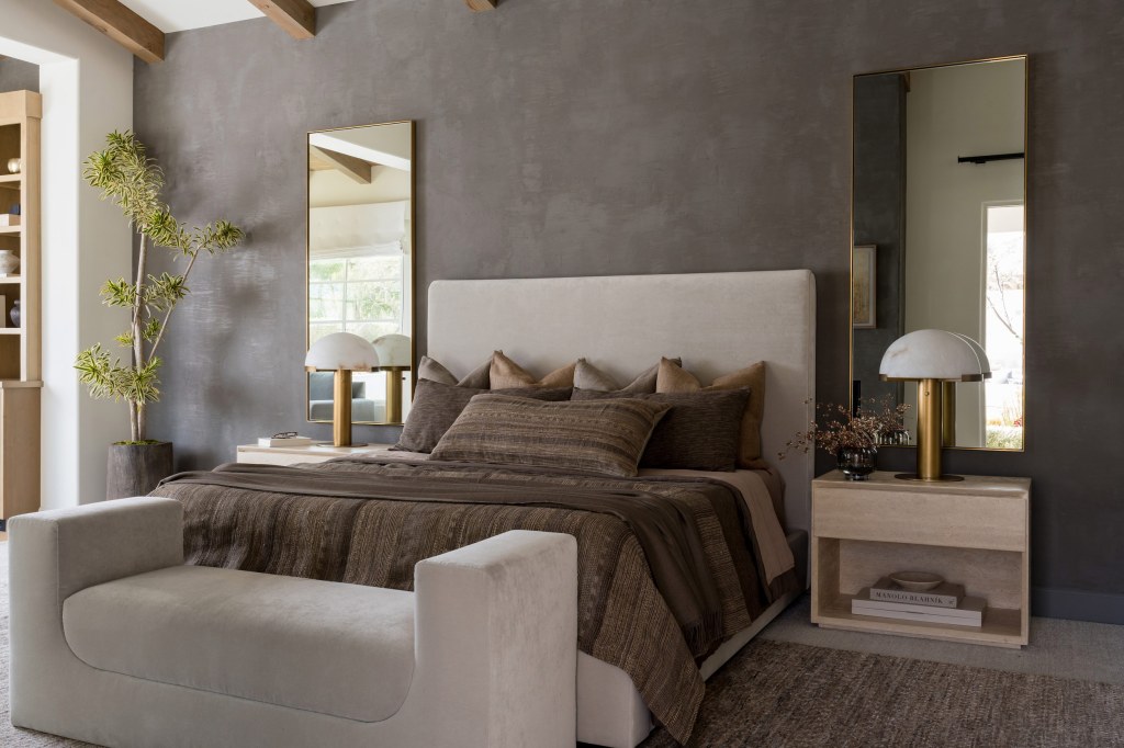 Here’s How You Can Actually Use a Mirror to Make Your Space Look Bigger