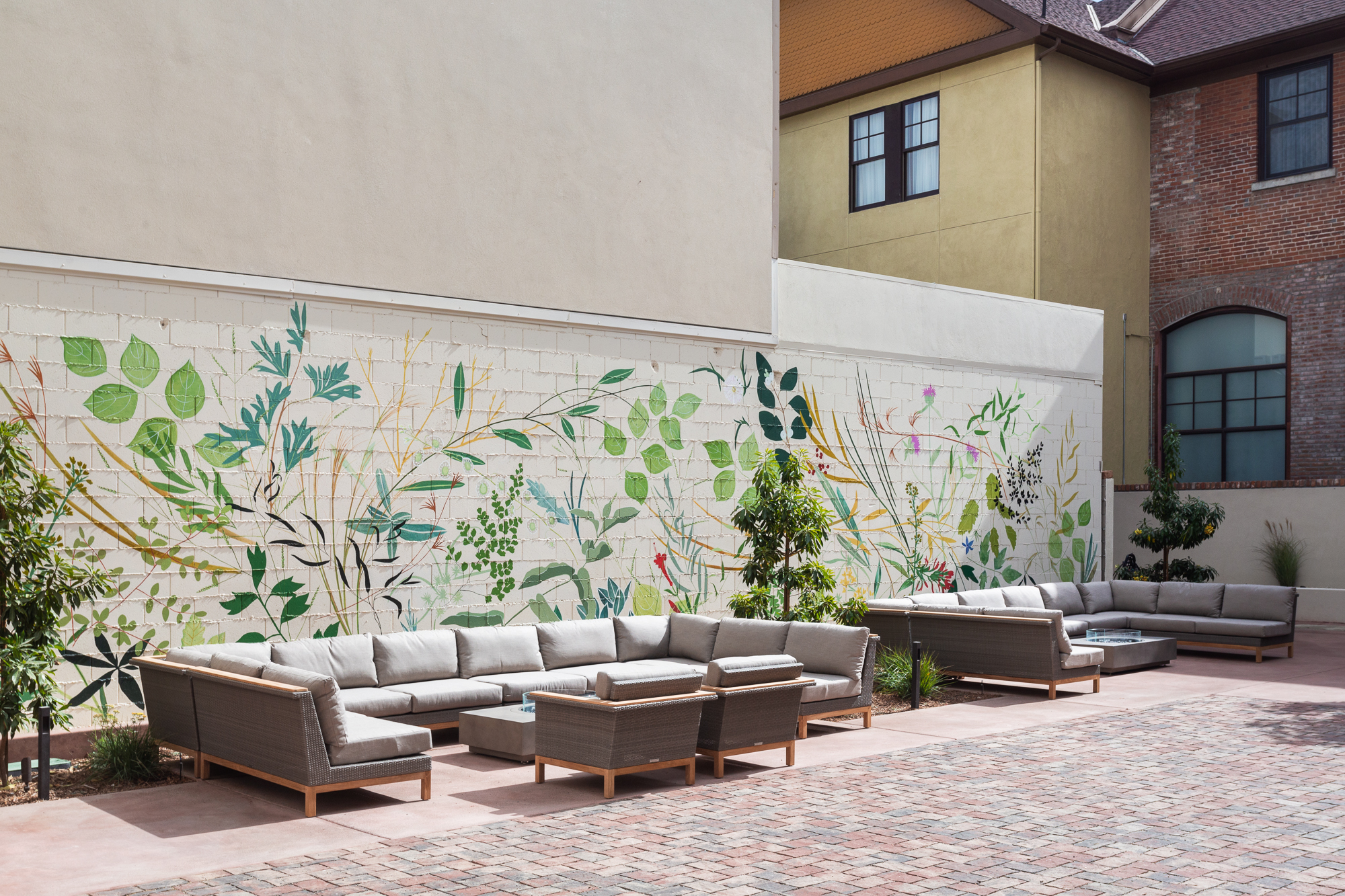 mw_piccolo_courtyard_v1