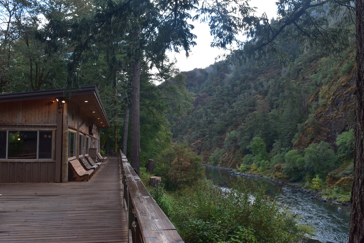 paradise-lodge-deck