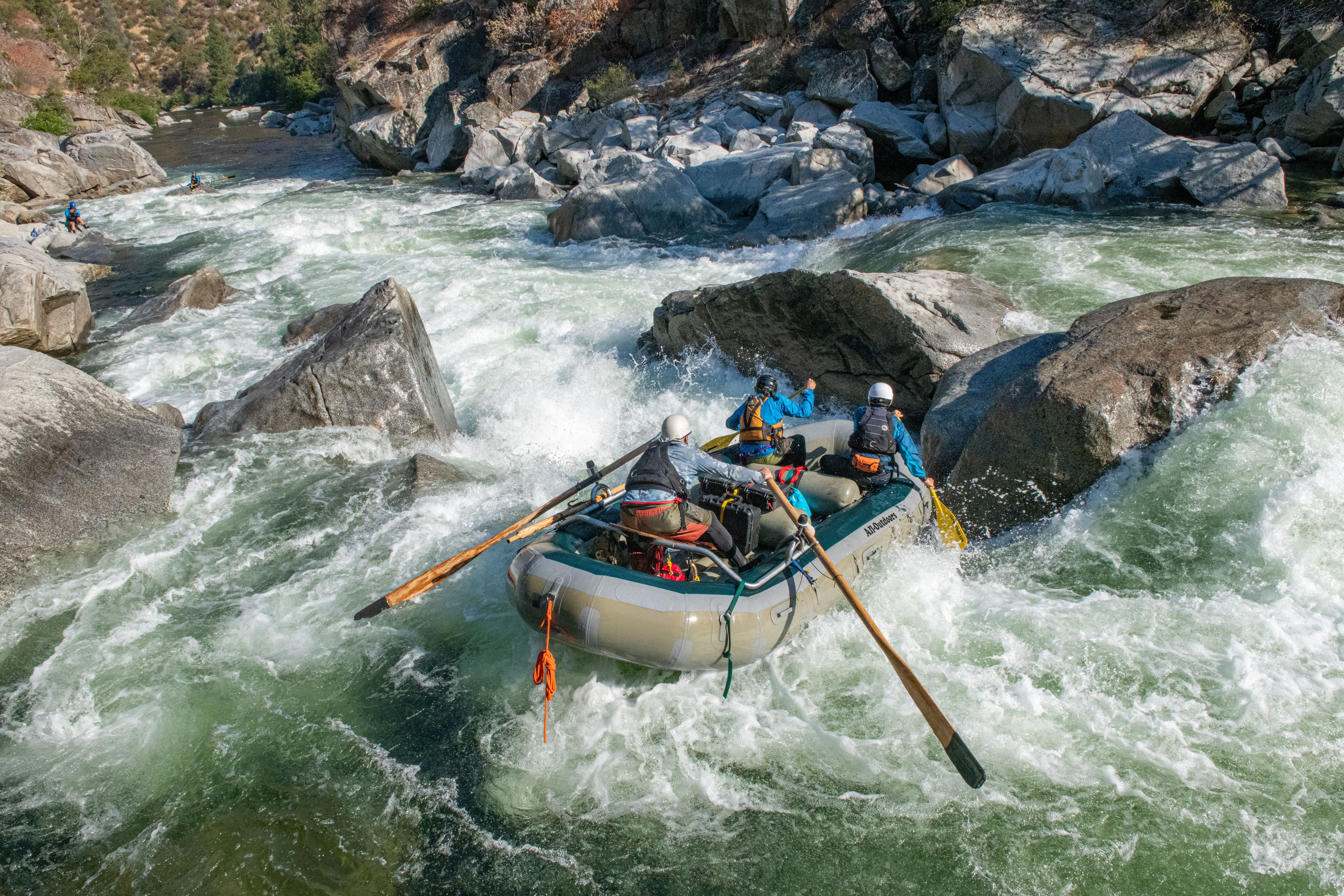 guests-run-a-class-5-rapid-on-cherry-creek-upper-tuolumne