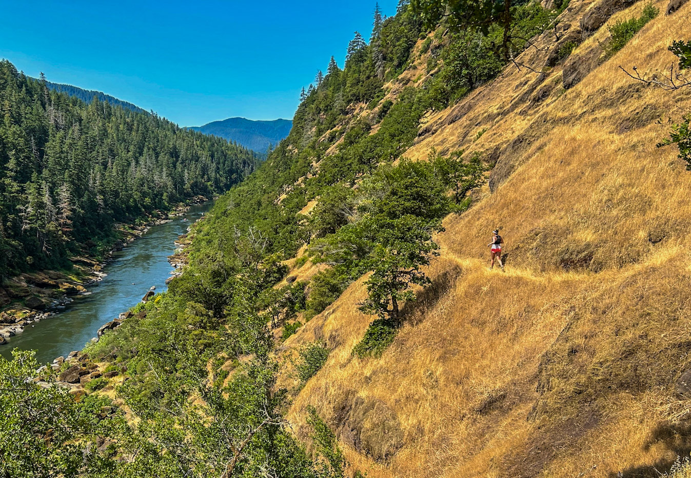 guest-trail-running-the-rogue-river-trail-raft-assisted-and-lodge-to-lodge