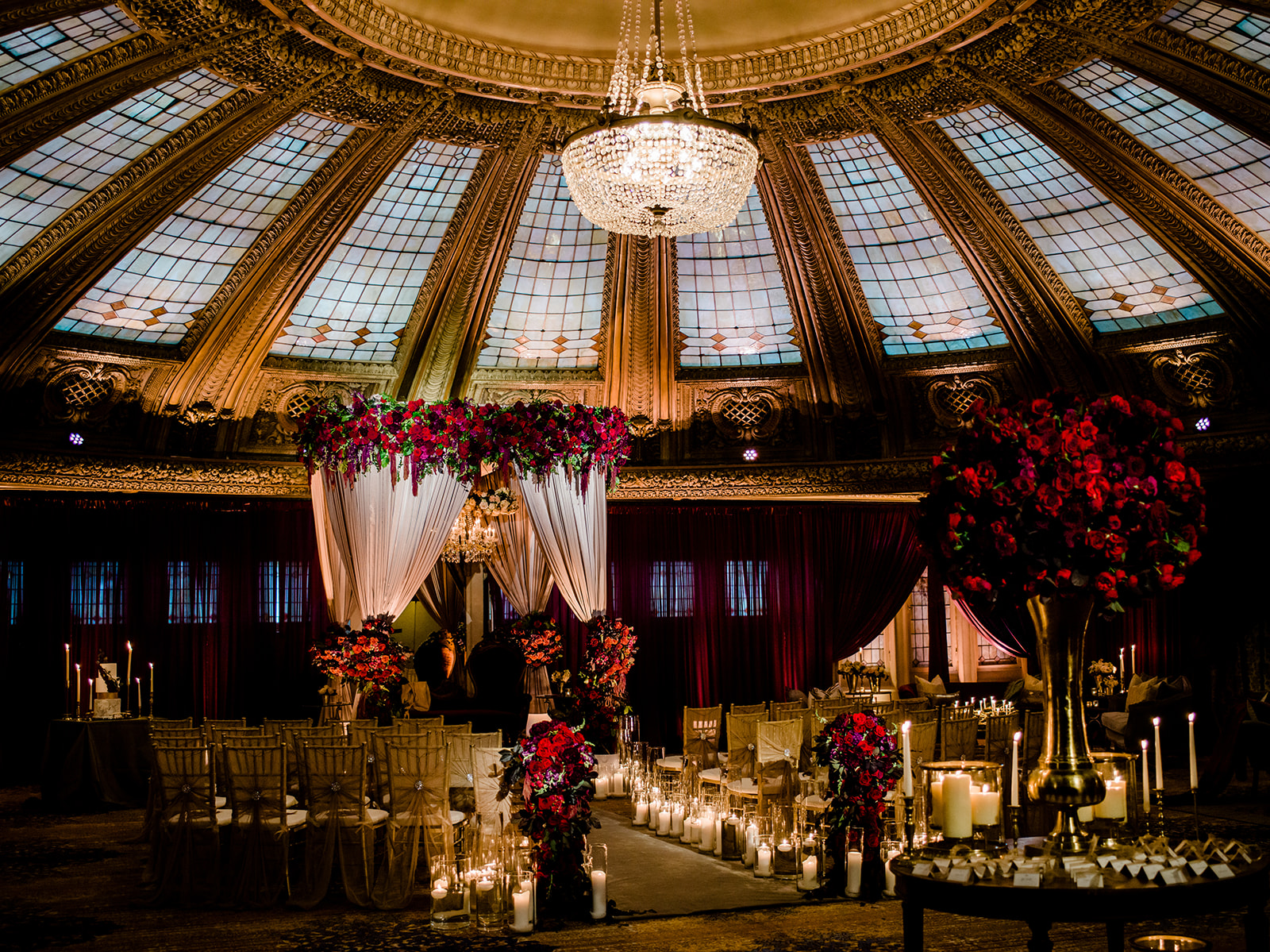 wedding-in-northern-lights-dome-room