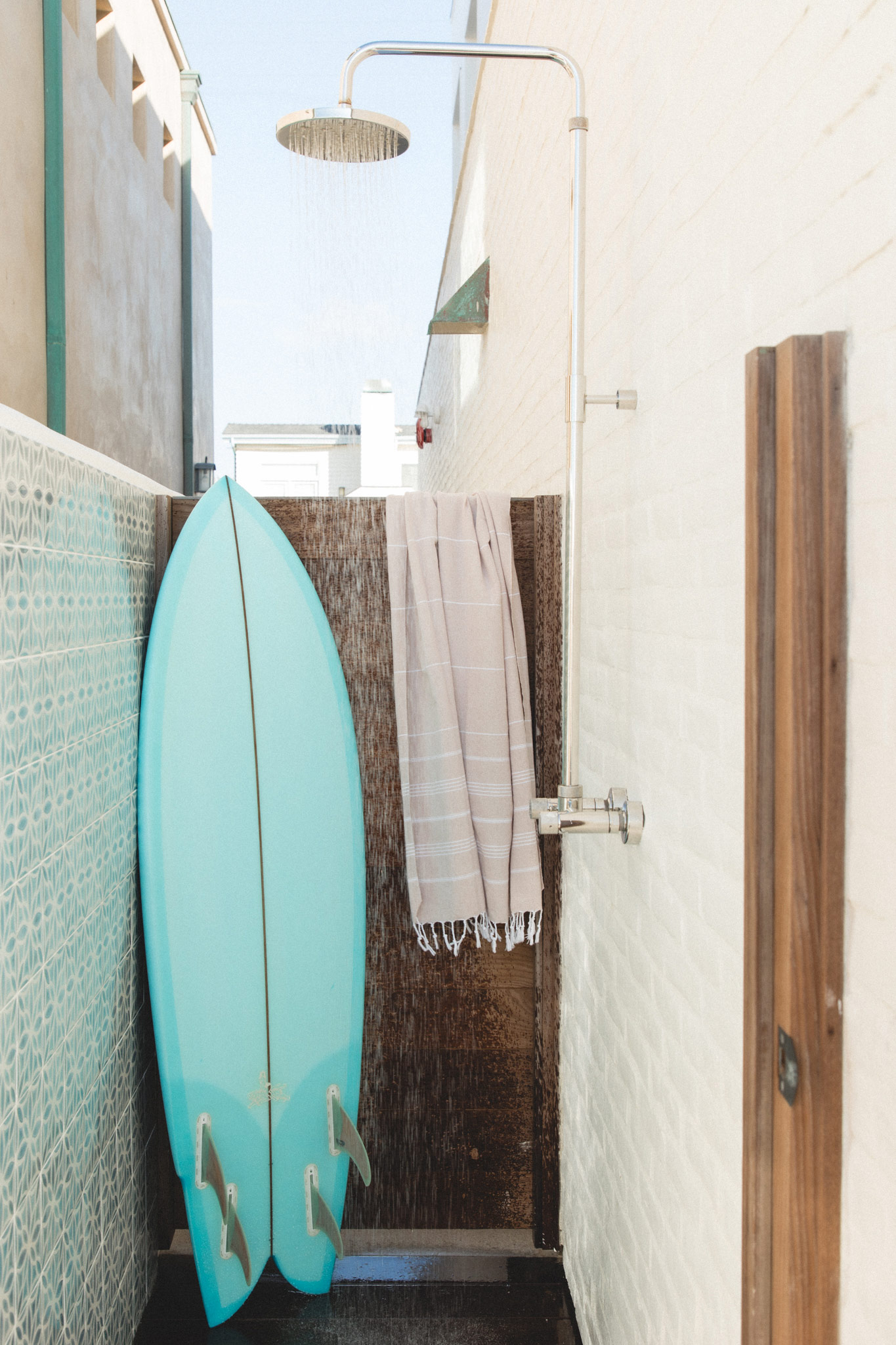 Outdoor Shower Del Mar Beach House by Raili Clasen