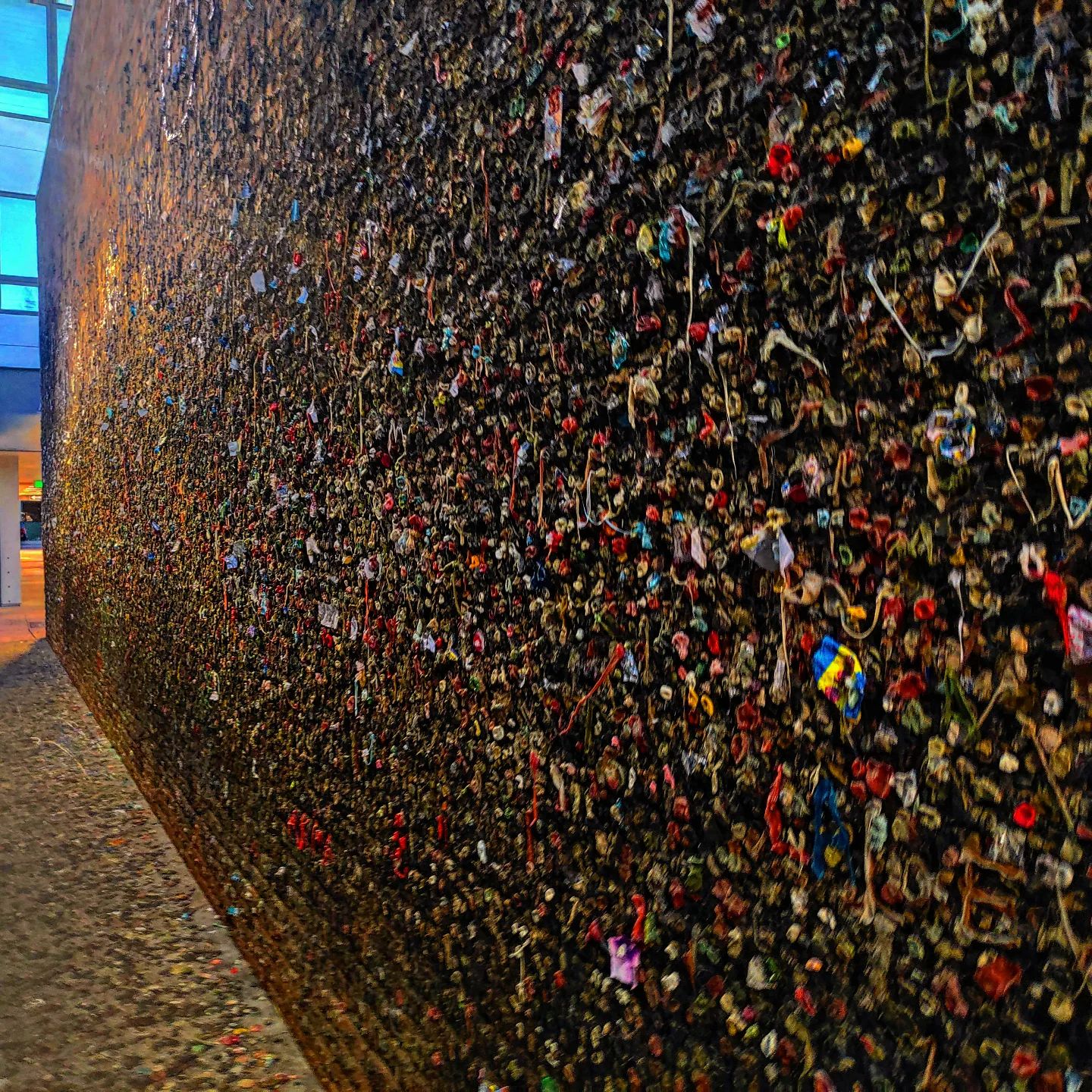 bubble-gum-alley-in-downtown-san-luis-obispo