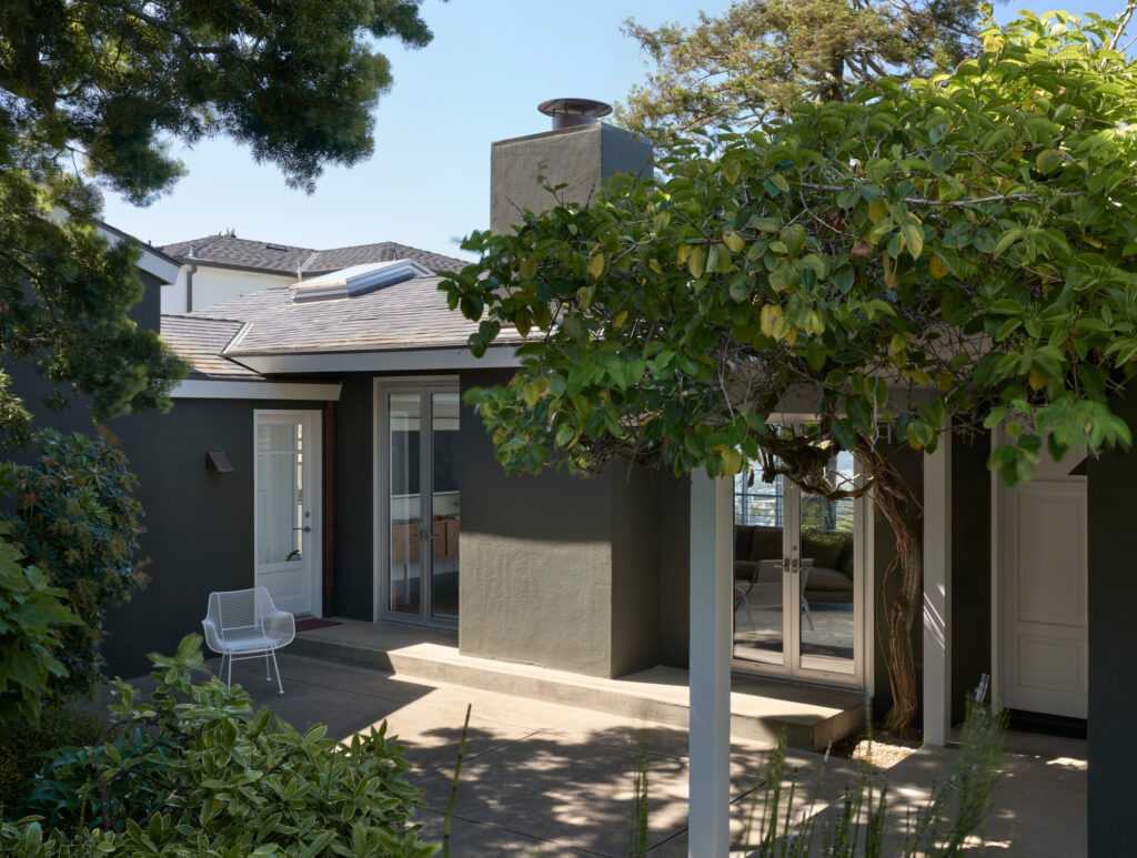 Patio SF Ranch House by MDA