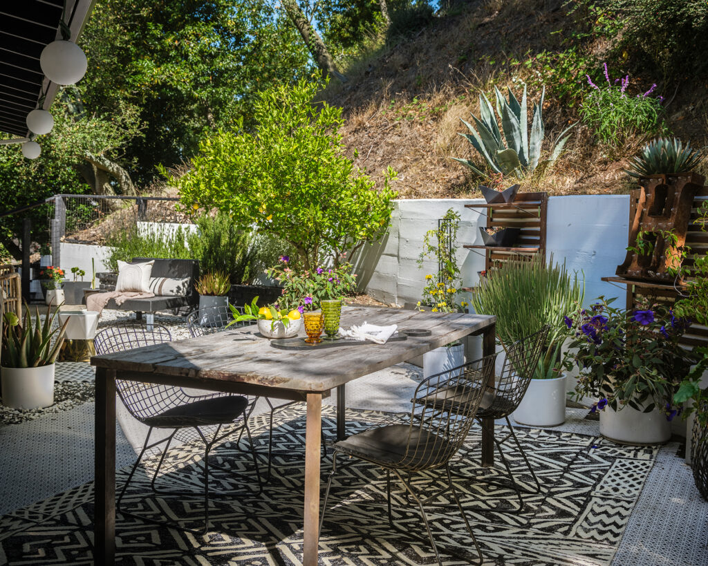 Patio in Nureed Saeed Home