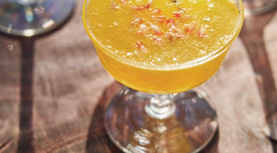 Saffron-Grapefruit Fizz