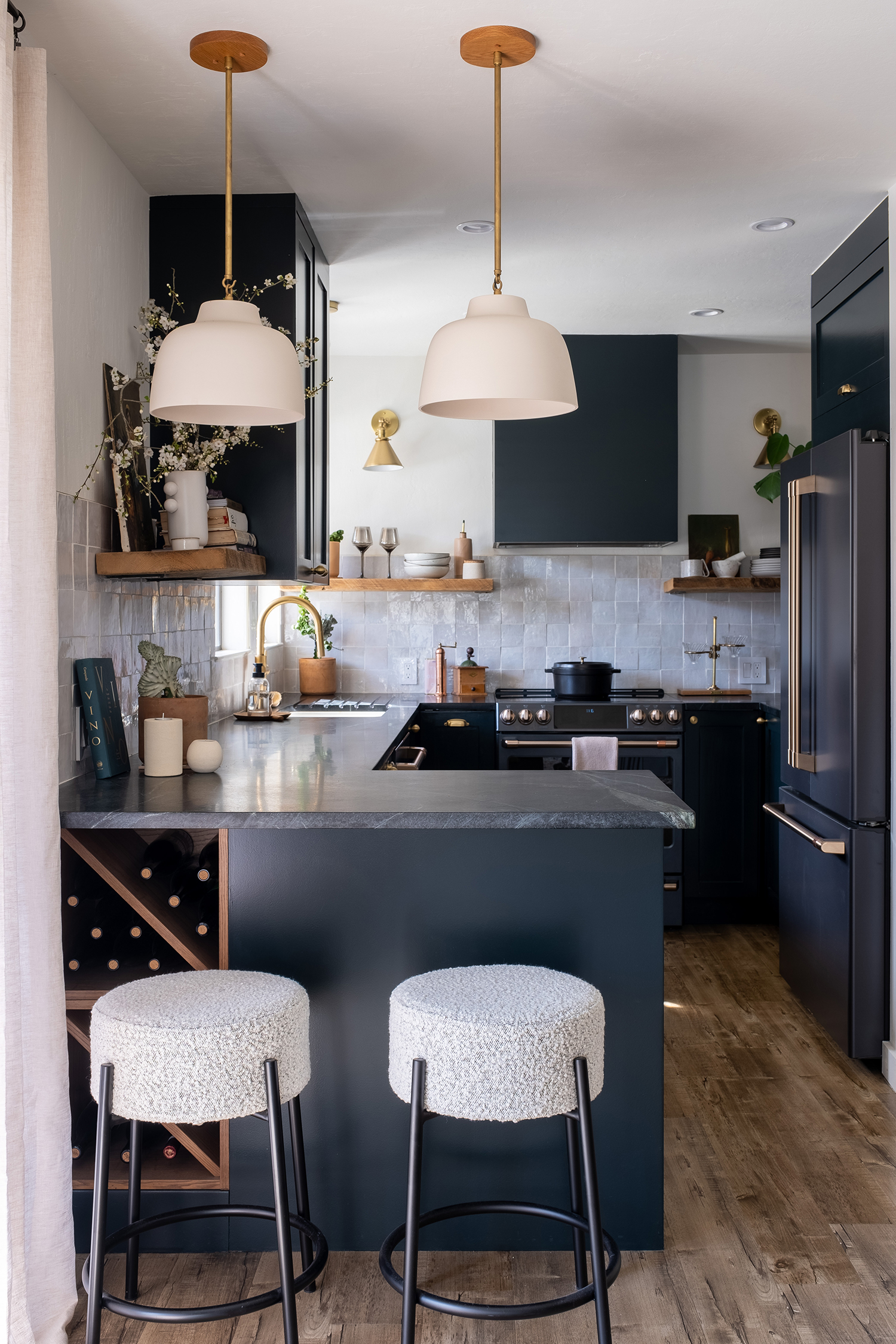 Peninsula in Oakland Kitchen by Gina Rachelle Design