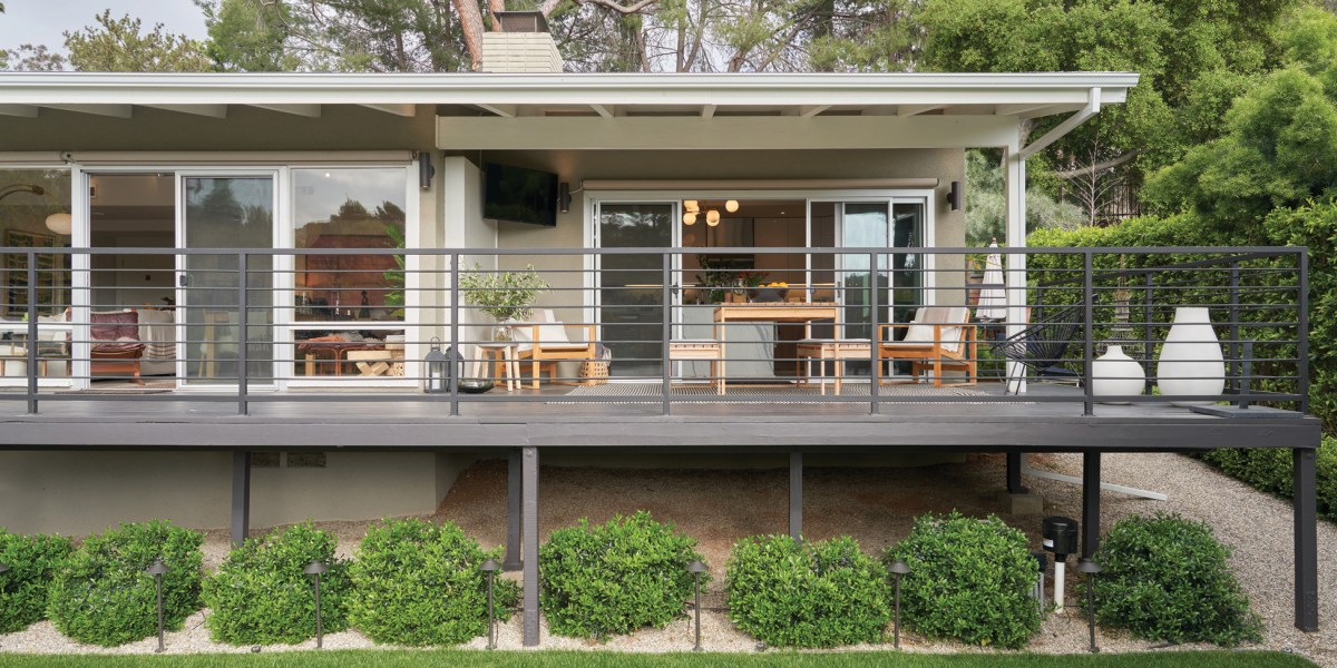 Hilde and Reza Leiaghat's Exterior Deck