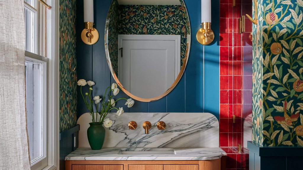 A Tiny Bathroom Felt Like a Dingy Cave—Now It’s a Colorful, Whimsical Jewel Box
