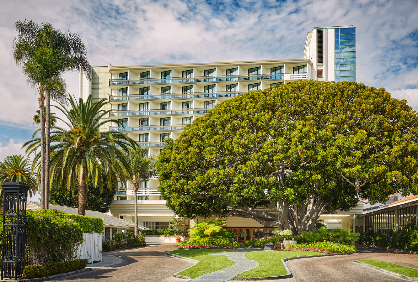fairmont-miramar-hotel-bungalows-front-drive